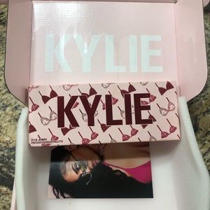 ❌ SOLD ❌ Kylie Valentine Palette 2019